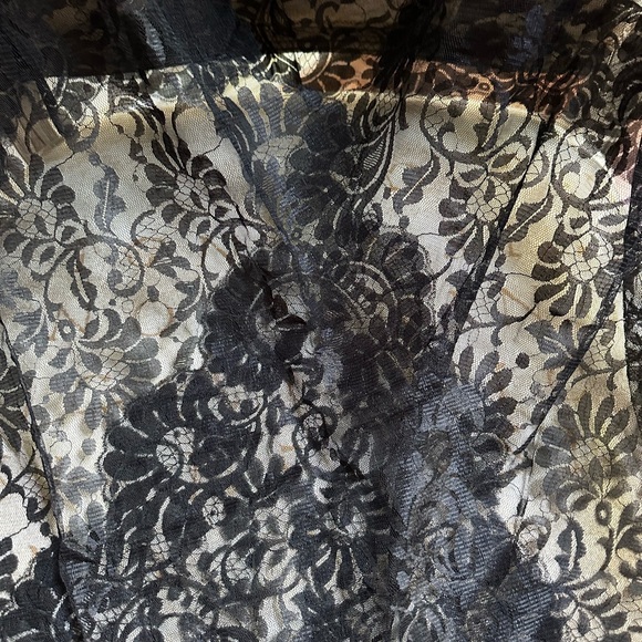 Gorgeous and Rich Looking Echo Lace Shawl NWOT - Picture 8 of 9